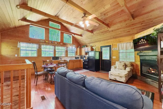 1607 S Mountain View Road, Sevierville, TN 37876