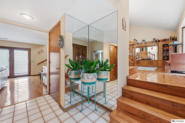 15656 Hamilton Street, Omaha, NE 68118