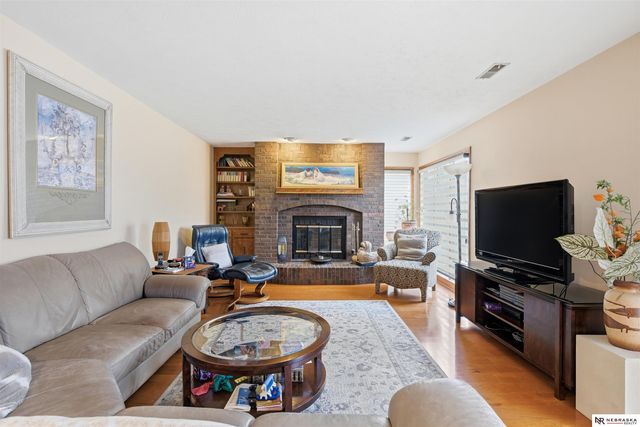 15656 Hamilton Street, Omaha, NE 68118