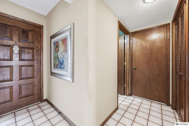 15656 Hamilton Street, Omaha, NE 68118