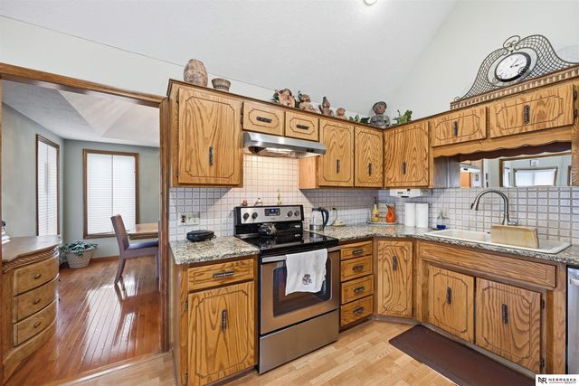15656 Hamilton Street, Omaha, NE 68118