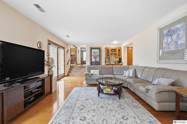 15656 Hamilton Street, Omaha, NE 68118