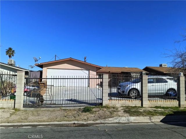 217 Plaimor Avenue, Barstow, CA 92311