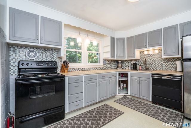 104 Hilldale Road, West Hartford, CT 06117