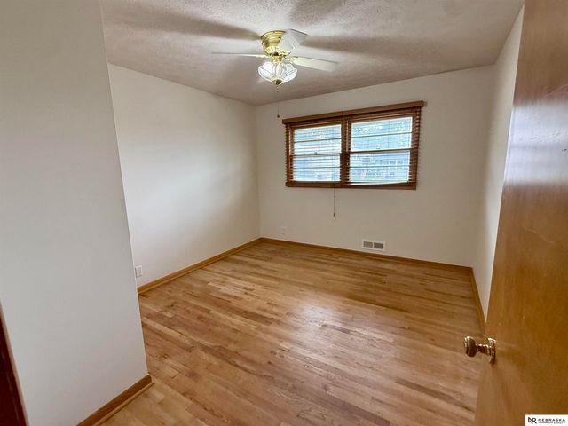 8304 Seward Street, Omaha, NE 68114