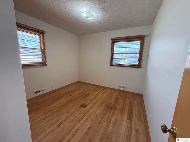 8304 Seward Street, Omaha, NE 68114