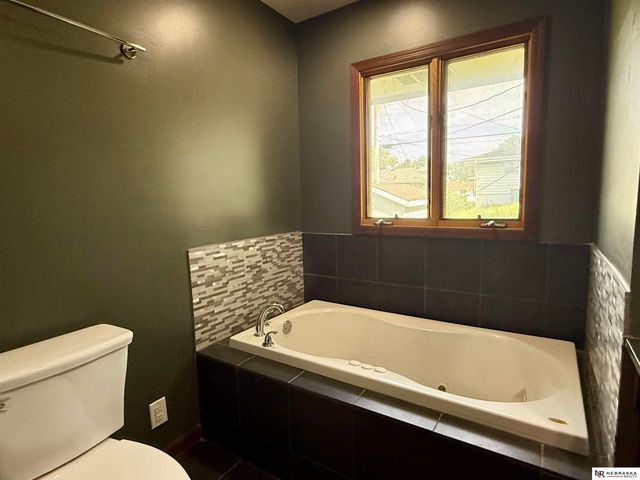 8304 Seward Street, Omaha, NE 68114