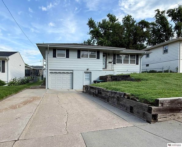 8304 Seward Street, Omaha, NE 68114