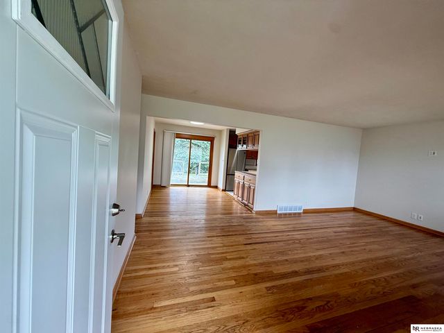8304 Seward Street, Omaha, NE 68114