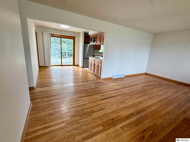 8304 Seward Street, Omaha, NE 68114
