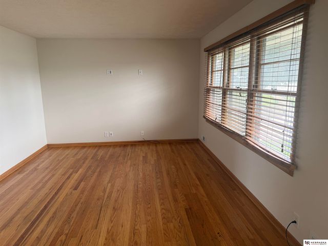 8304 Seward Street, Omaha, NE 68114