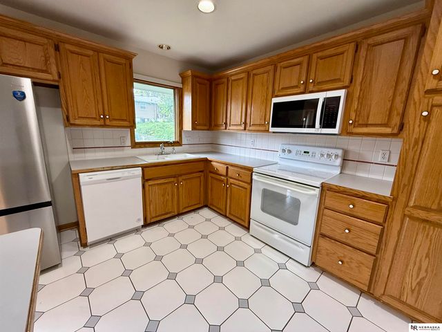 8304 Seward Street, Omaha, NE 68114