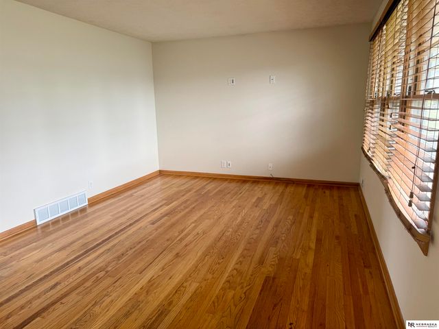 8304 Seward Street, Omaha, NE 68114