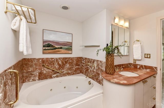 3507 Aultwoods Lane, Cincinnati, OH 45208