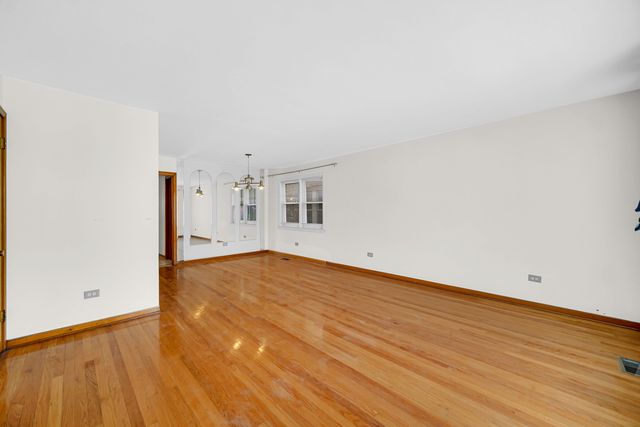 5728 N McVicker Avenue, Chicago, IL 60646