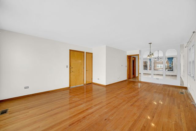 5728 N McVicker Avenue, Chicago, IL 60646