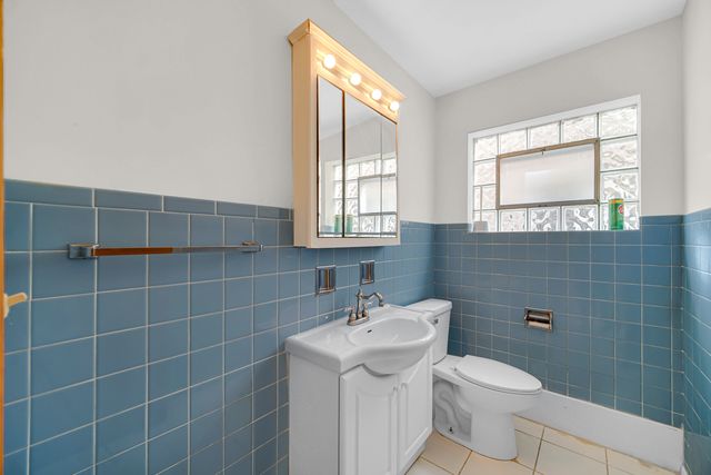 5728 N McVicker Avenue, Chicago, IL 60646