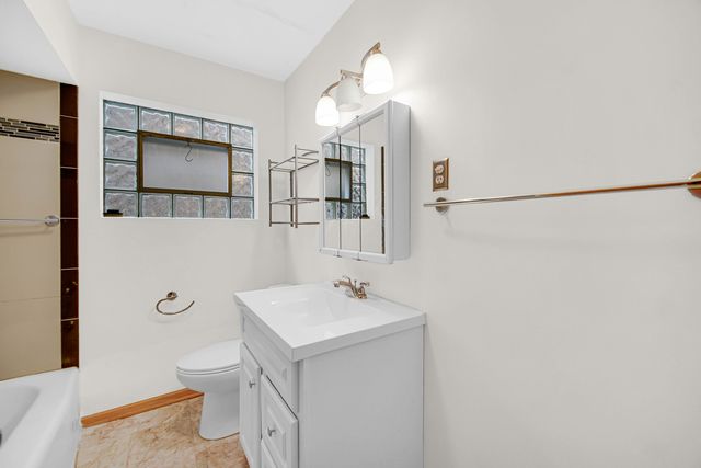 5728 N McVicker Avenue, Chicago, IL 60646