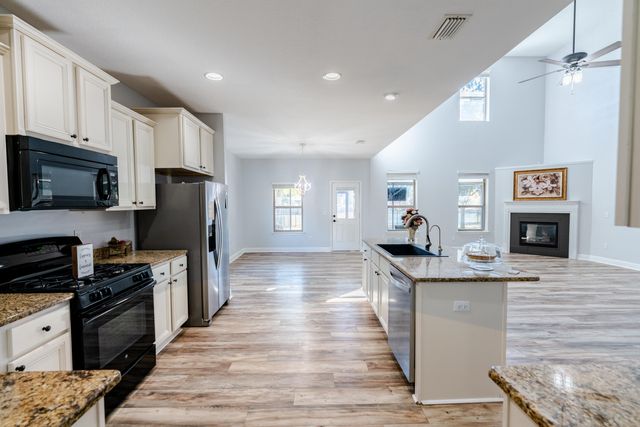 279 Windchime Way, Freeport, FL 32439