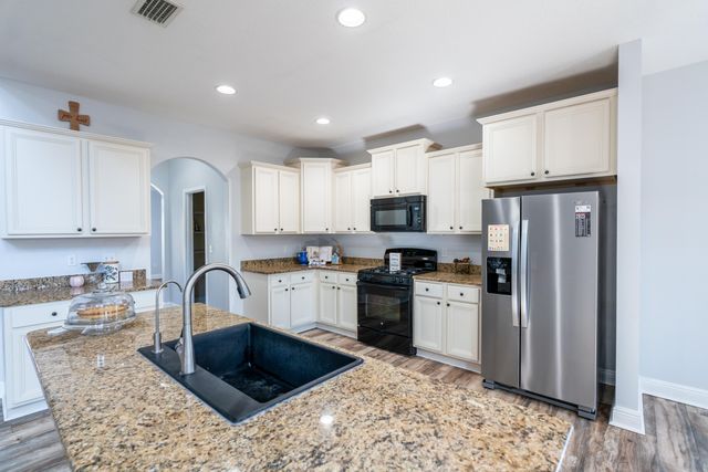 279 Windchime Way, Freeport, FL 32439