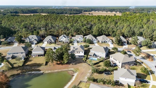 279 Windchime Way, Freeport, FL 32439