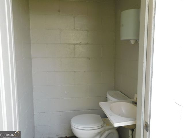 1804 1/2 US Highway 29, West Point, GA 31833