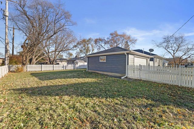 9570 W Silver Spring DRIVE, Milwaukee, WI 53225