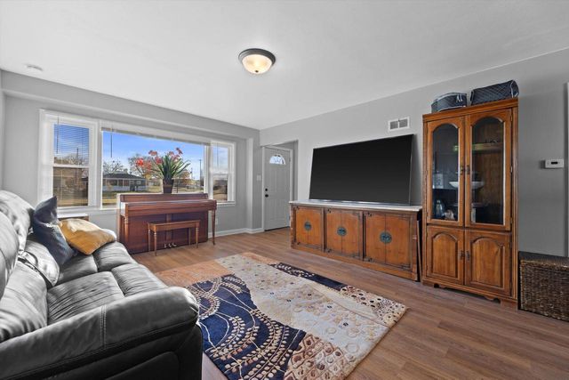 9570 W Silver Spring DRIVE, Milwaukee, WI 53225