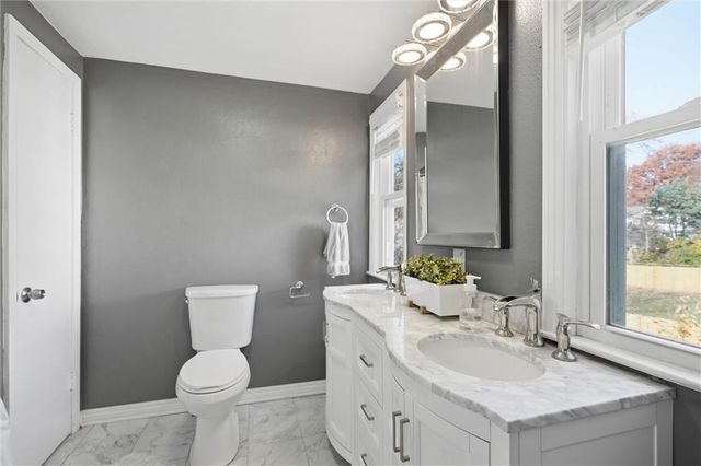 8004 Holmes Road, Kansas City, MO 64131