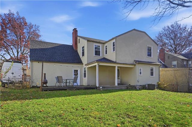 8004 Holmes Road, Kansas City, MO 64131