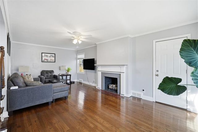 8004 Holmes Road, Kansas City, MO 64131