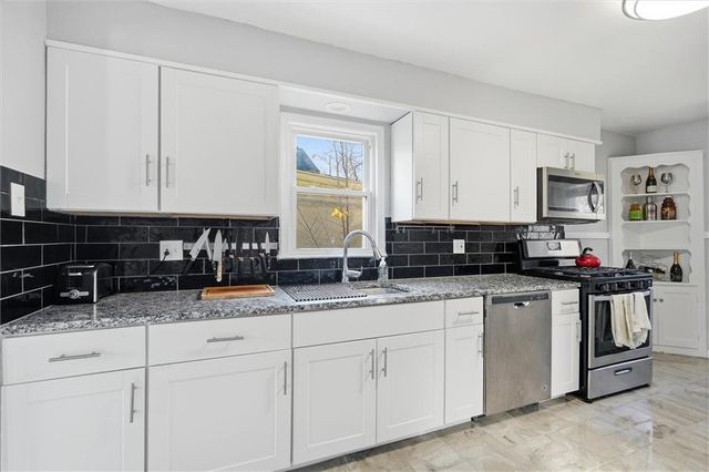 8004 Holmes Road, Kansas City, MO 64131