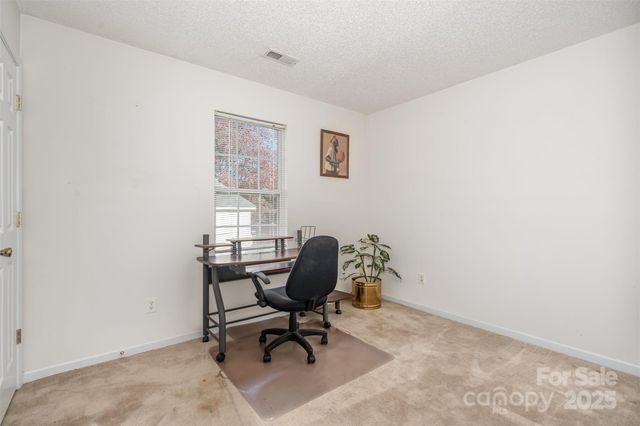 6615 Wandering Creek Drive, Charlotte, NC 28216