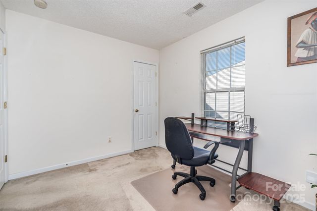 6615 Wandering Creek Drive, Charlotte, NC 28216