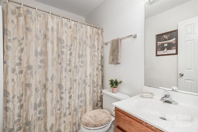 6615 Wandering Creek Drive, Charlotte, NC 28216