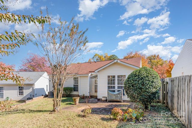 6615 Wandering Creek Drive, Charlotte, NC 28216