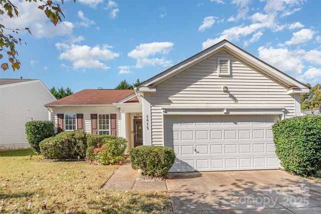 6615 Wandering Creek Drive, Charlotte, NC 28216