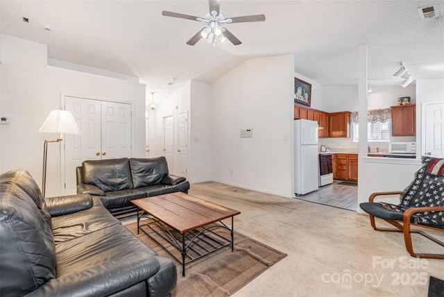 6615 Wandering Creek Drive, Charlotte, NC 28216