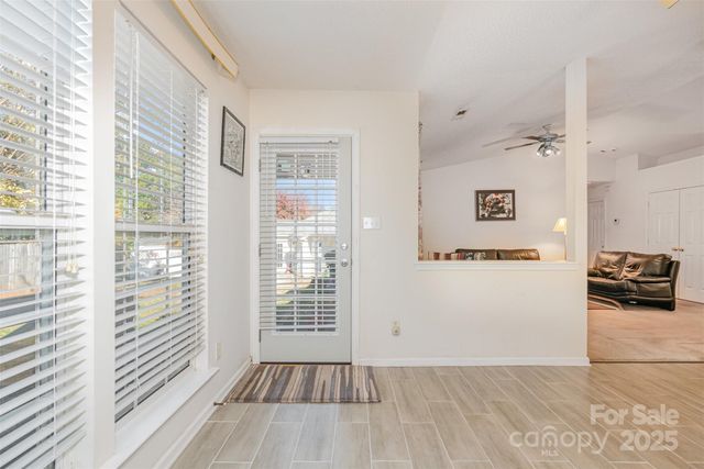 6615 Wandering Creek Drive, Charlotte, NC 28216