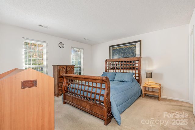 6615 Wandering Creek Drive, Charlotte, NC 28216