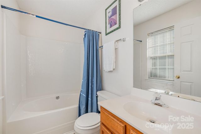 6615 Wandering Creek Drive, Charlotte, NC 28216