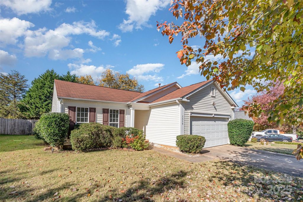 6615 Wandering Creek Drive, Charlotte, NC 28216