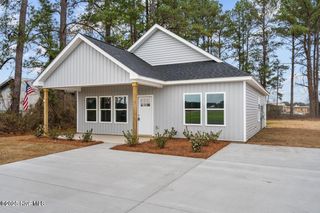 902 W Bridgers West Street, Burgaw, NC 28425