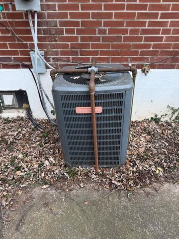 1965 Park Lane, St Louis, MO 63136