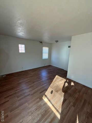 1965 Park Lane, St Louis, MO 63136