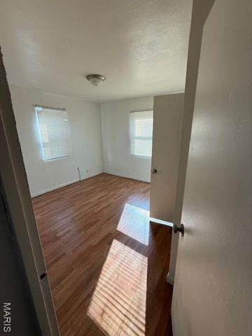 1965 Park Lane, St Louis, MO 63136