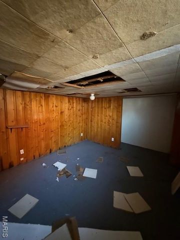 1965 Park Lane, St Louis, MO 63136