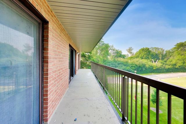 6443 Clarendon Hills Road 301C, Willowbrook, IL 60527