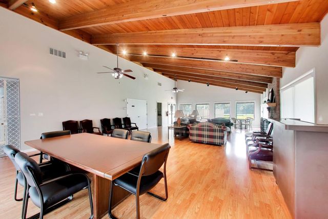 6443 Clarendon Hills Road 301C, Willowbrook, IL 60527