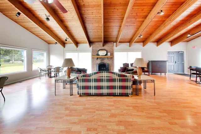 6443 Clarendon Hills Road 301C, Willowbrook, IL 60527